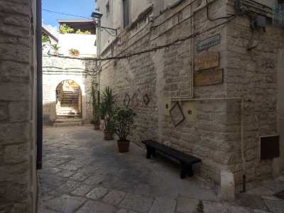 Svoltiamo alla seconda strada a sinistra, via Santa Margherita...